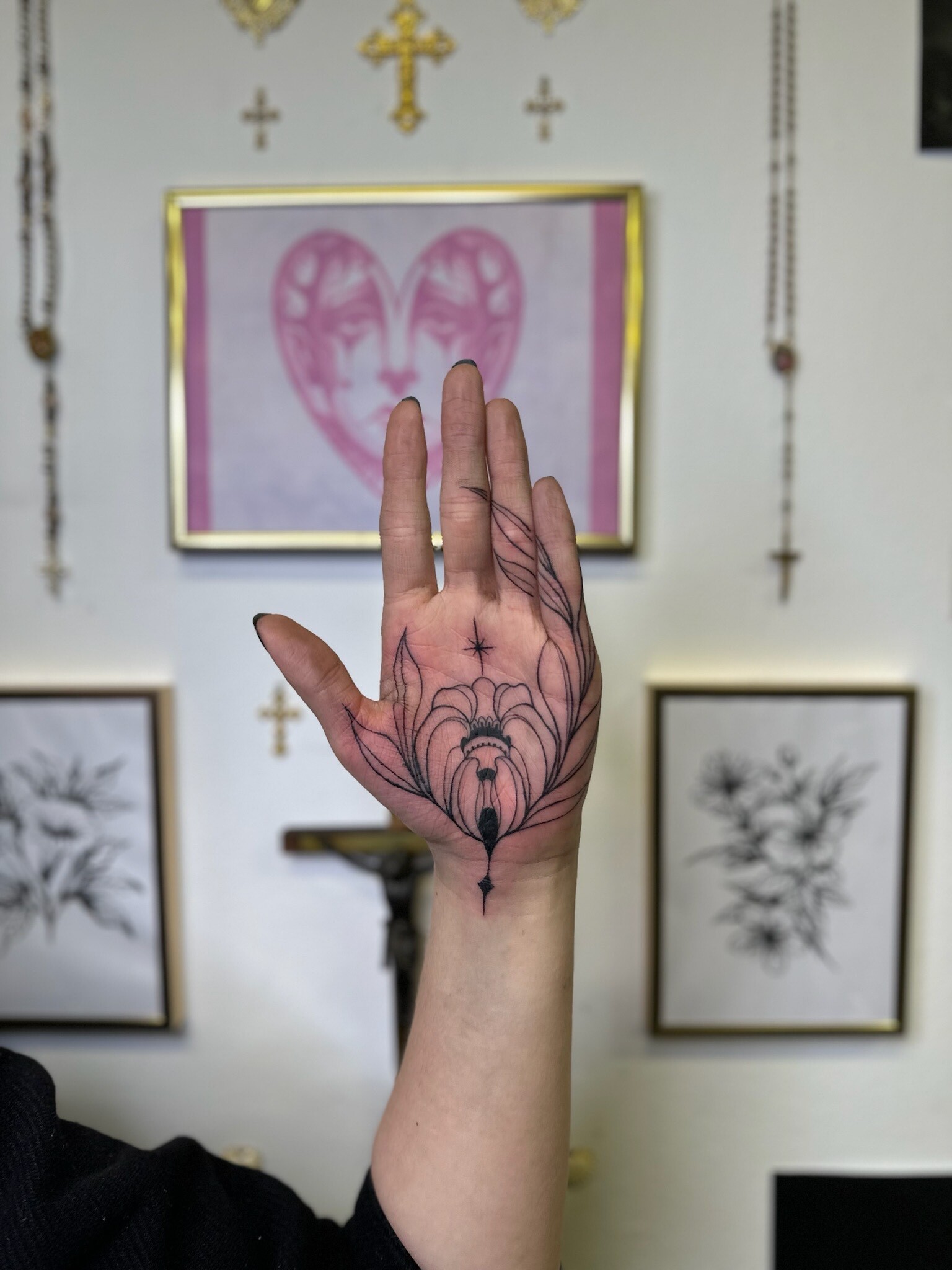 Tatouage palmier minimaliste par Aurélie à Lausanne