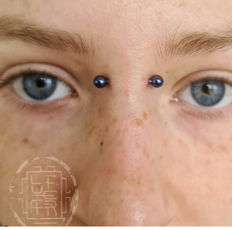 Trio piercing en freehand