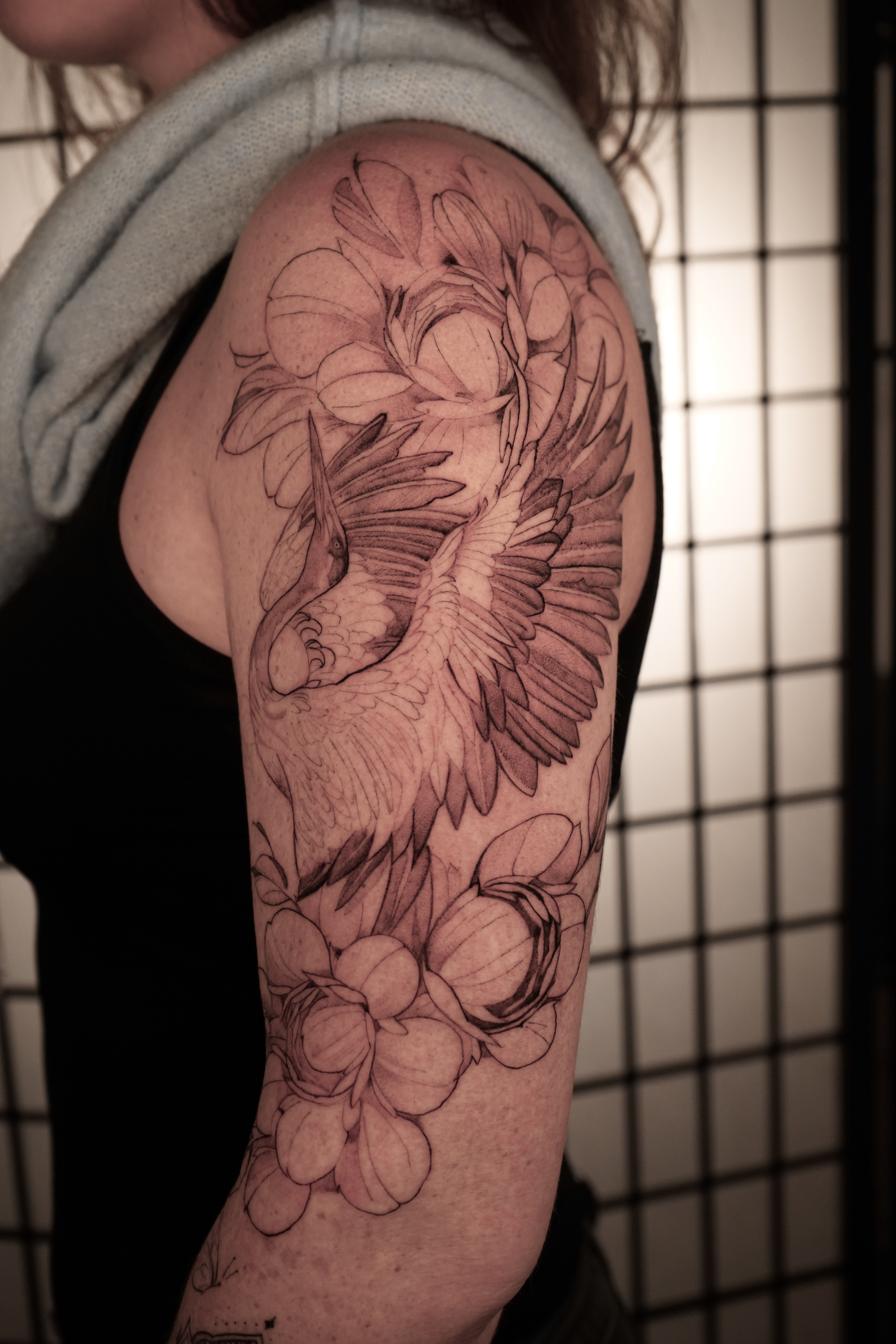 Tatouage grue et fleurs – Dany, LAB Tattoo Lausanne