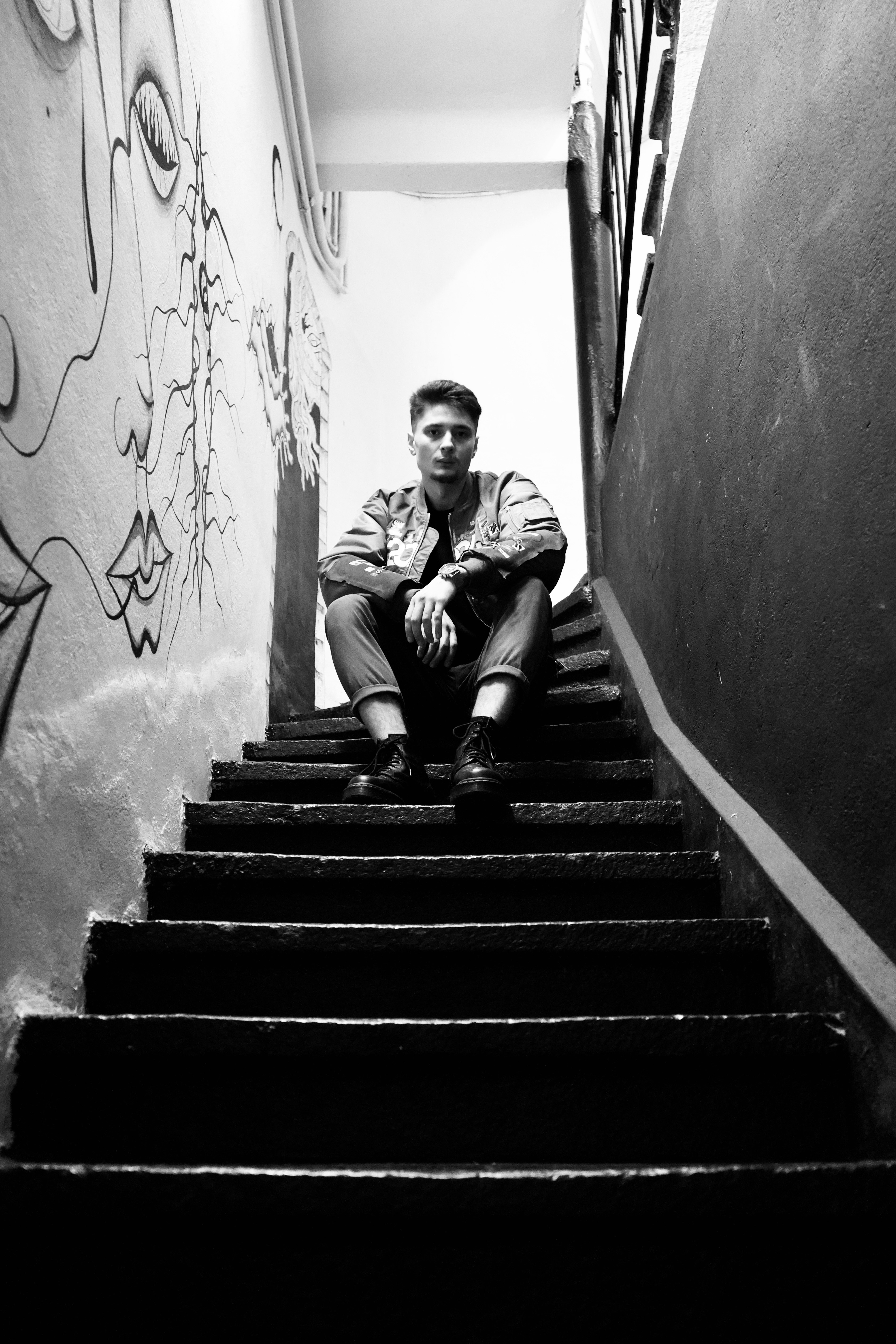 Phil, tatoueur spécialisé en réalisme noir et gris et tatouage japonais à Lausanne