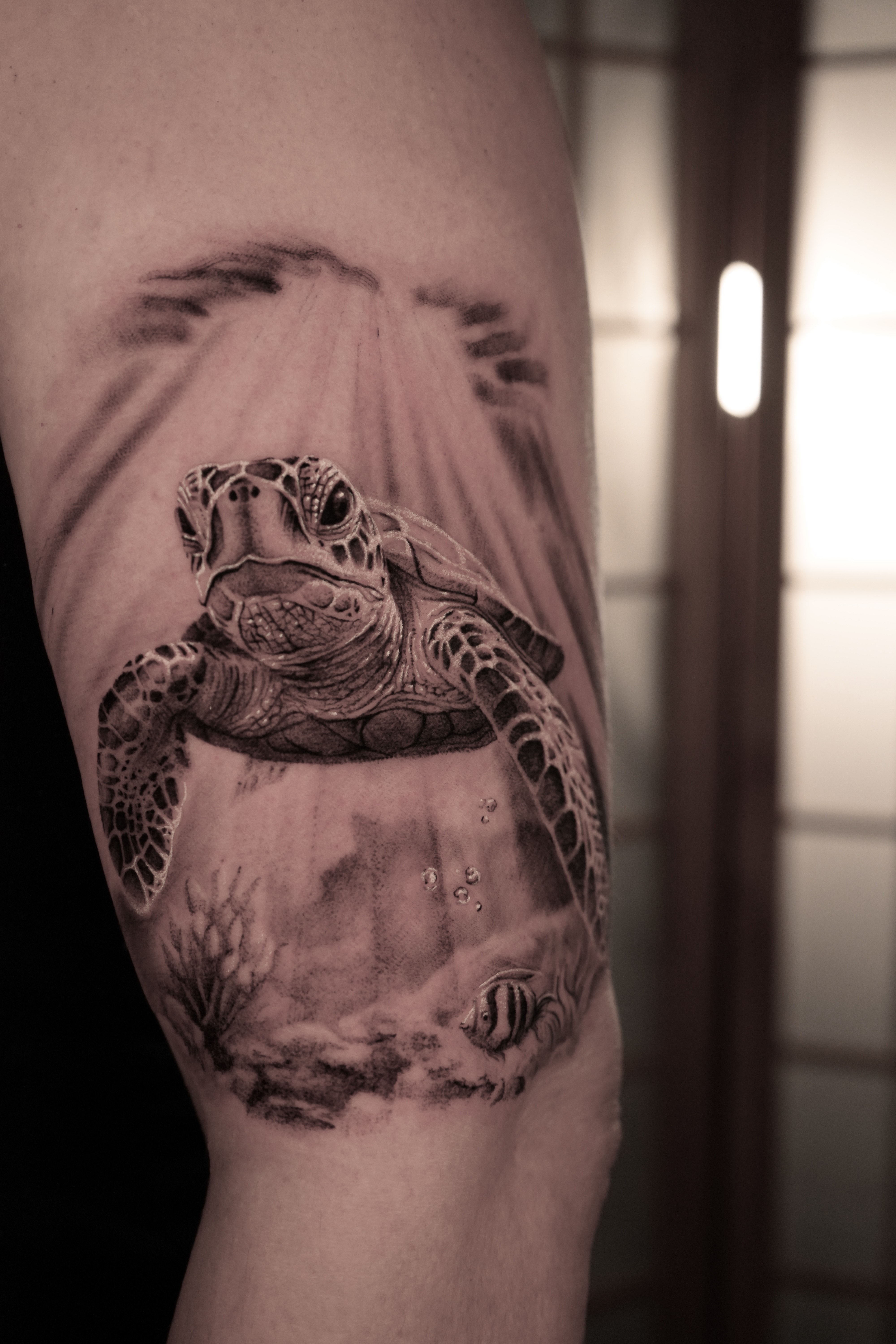 Tatouage réalisme torture par Phil à Lausanne